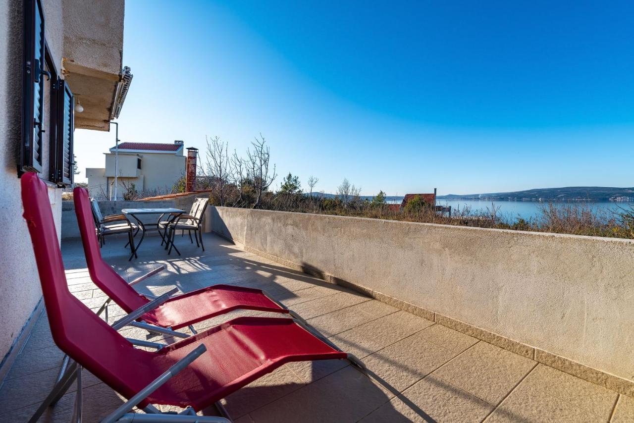 Apartment Sea And Mountain With Pool Novigrad  Exterior foto